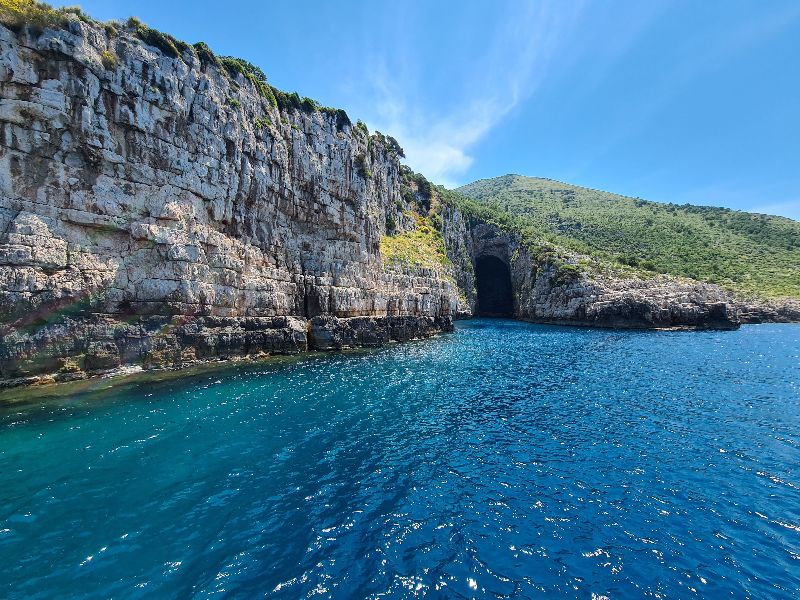 Malta ta' Čenč cliffs
